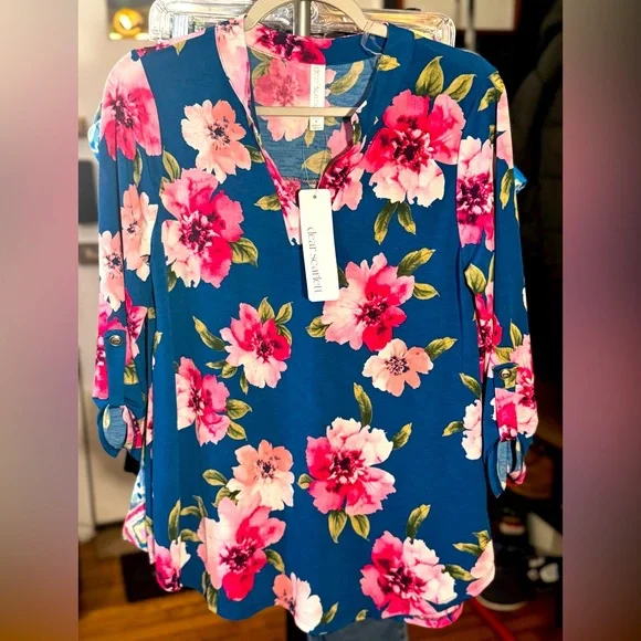 Dear Scarlett Floral Print Blouse - Blue & Pink Flowers - Picture 3 of 4
